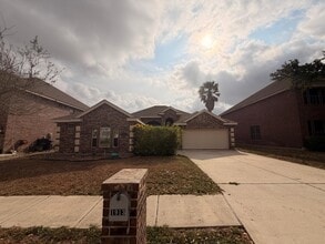 Building Photo - 1913 Bunting Ln