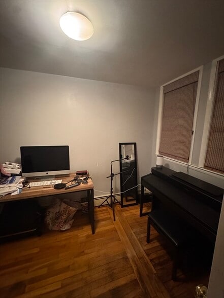 Building Photo - 50 Monmouth St