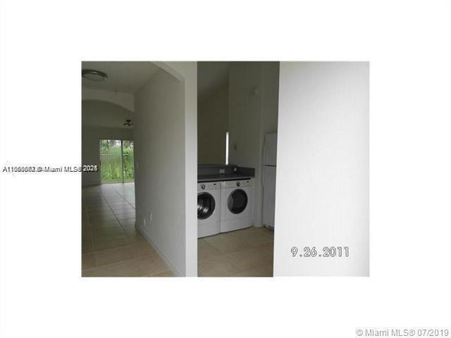 Building Photo - 3818 SW 48th Ave