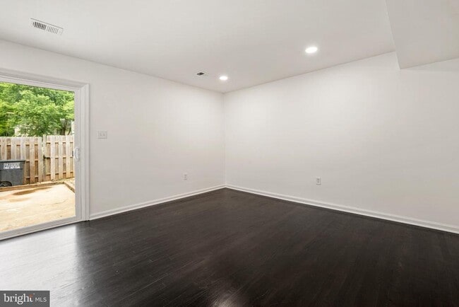 Building Photo - 14874 Emberdale Dr