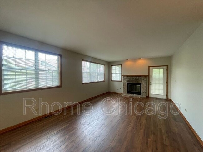 Building Photo - 519 W Parkside Dr