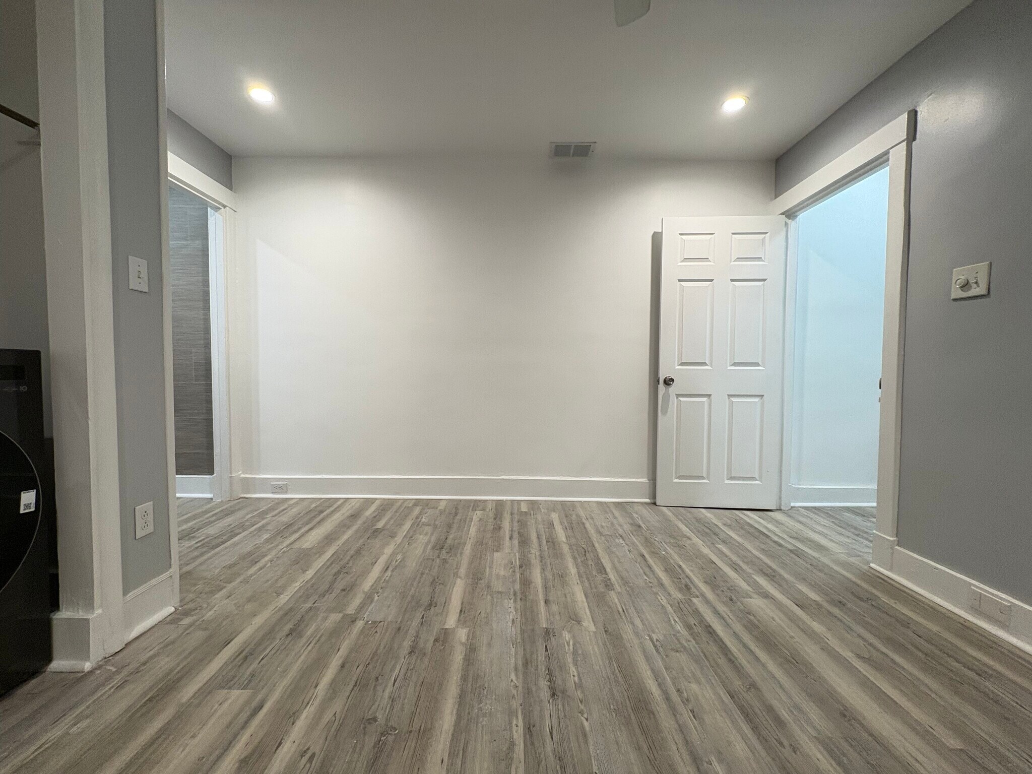 Building Photo - 5836 Phillips Ave