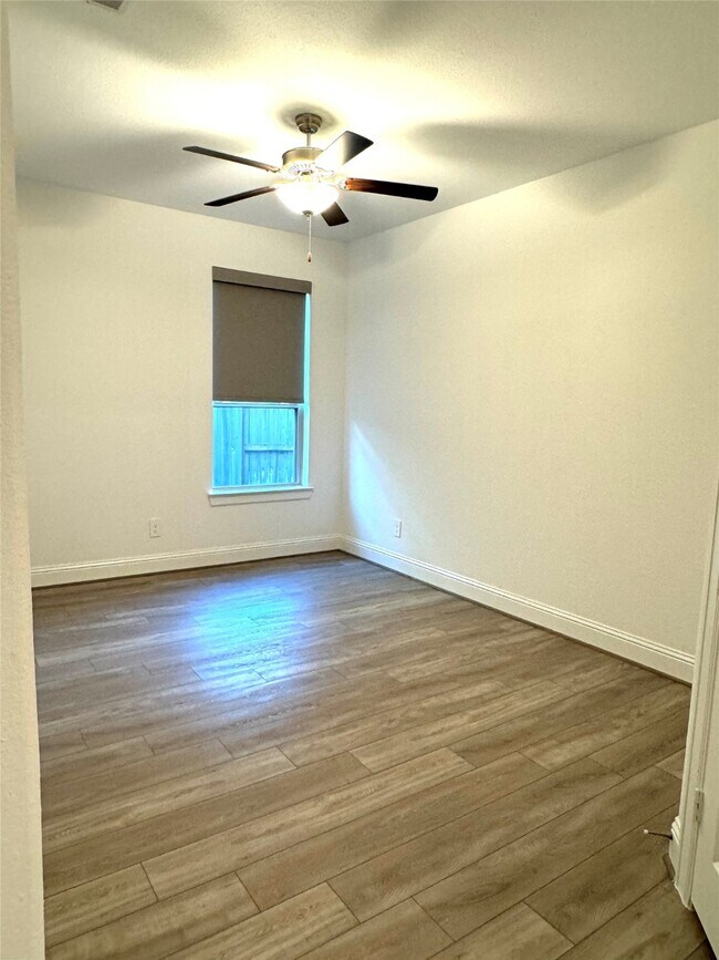 Building Photo - 1215 Tallow Park Ln
