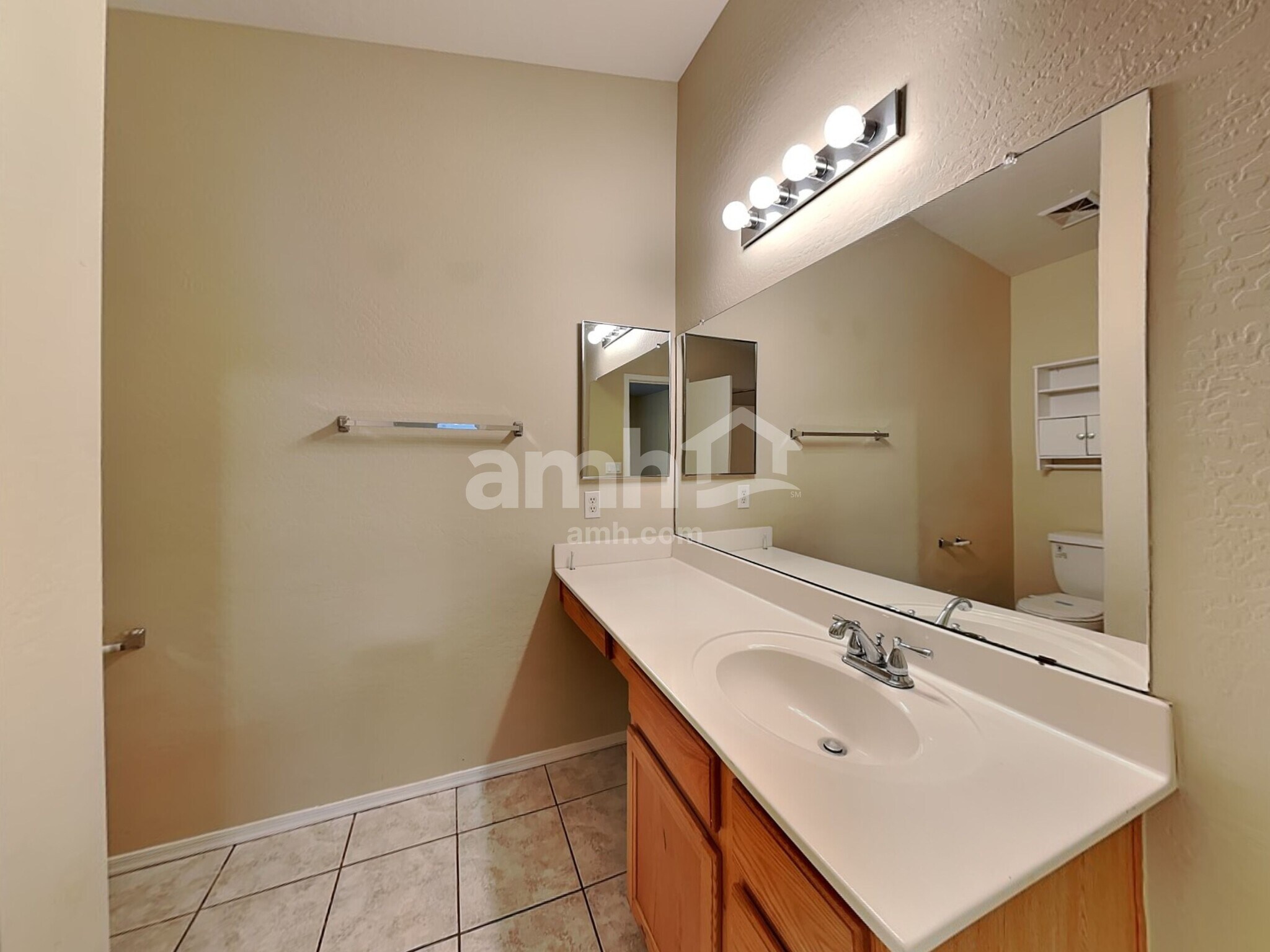 Building Photo - 137 S 110th Pl