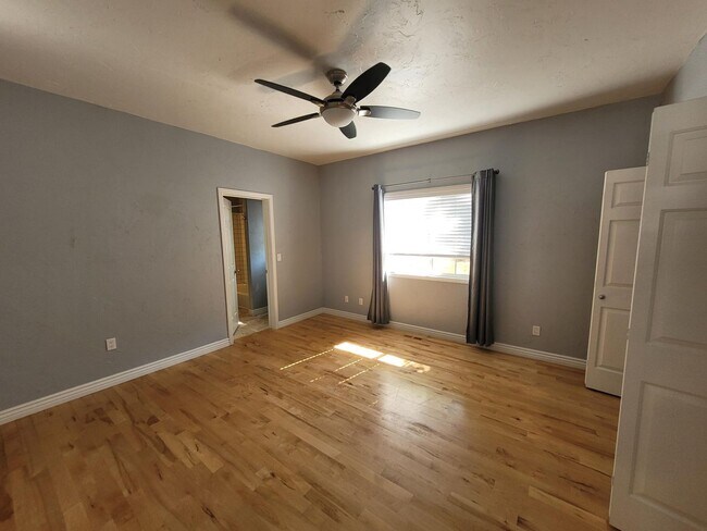 Building Photo - Home Near Downtown Boise!