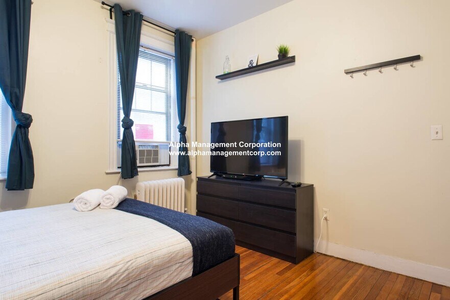 Building Photo - 56 Queensberry St