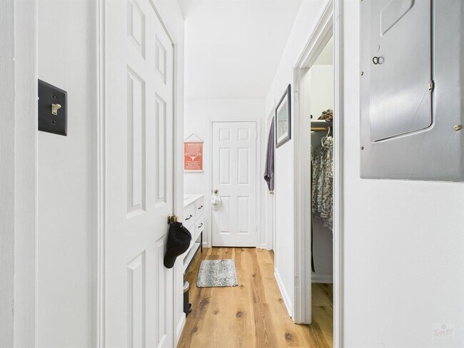 Building Photo - 2529 Rio Grande St