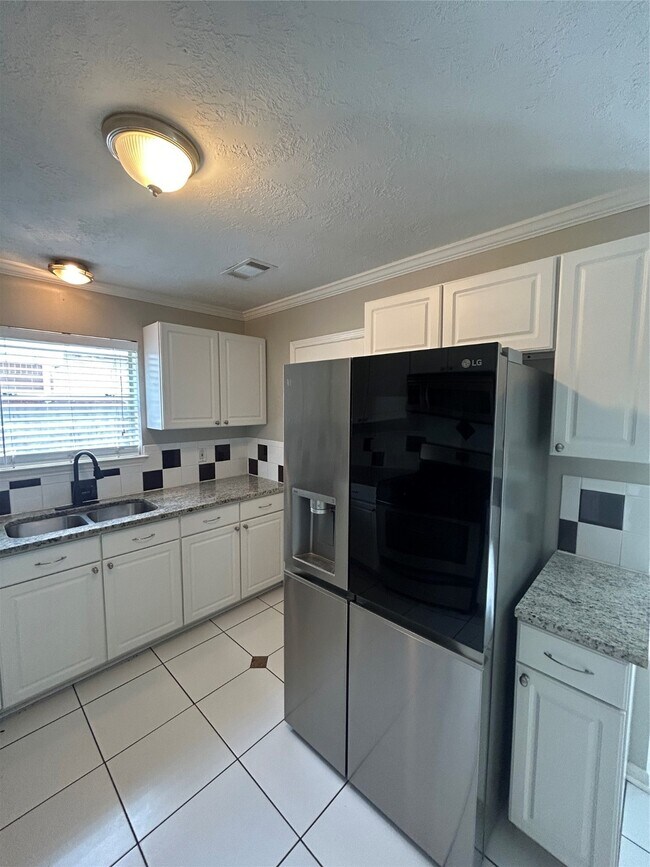 Building Photo - 5415 W Harrow Dr
