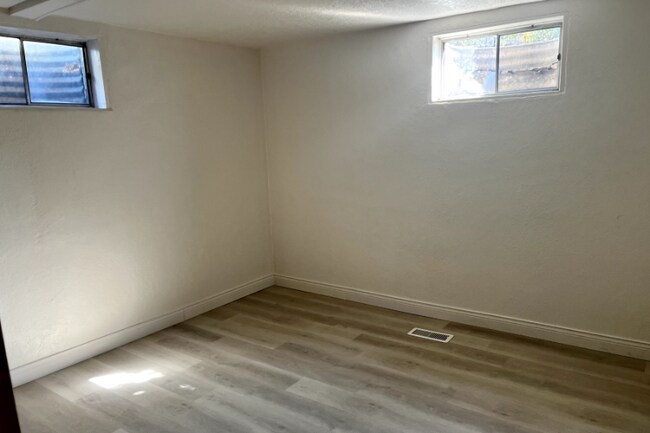 Building Photo - 1075 S 1200 E