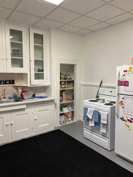 Building Photo - 403 W Main St