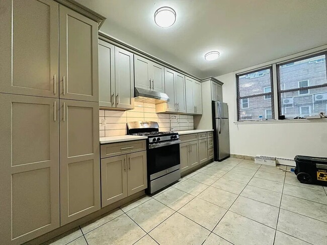 Building Photo - "Charming 1-Bedroom Furnished Apartment with Hardwood Floors in Queens – 750 Sq Ft of Comfort!"