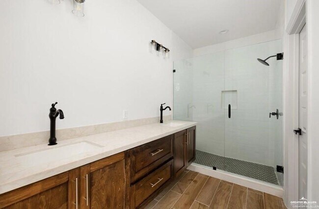 Building Photo - 13 Eagle Landing Dr