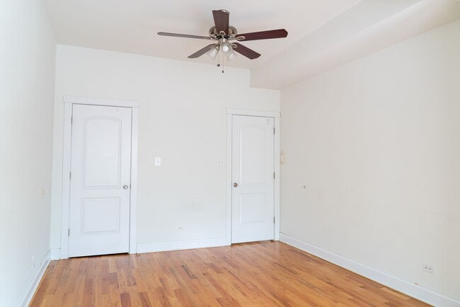 Building Photo - Uptown - 2 Bed / 1 Bath - In-Unit Laundry