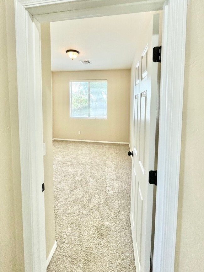 Building Photo - Fabulous 4-Bedroom Home For Rent in Goodyear!!