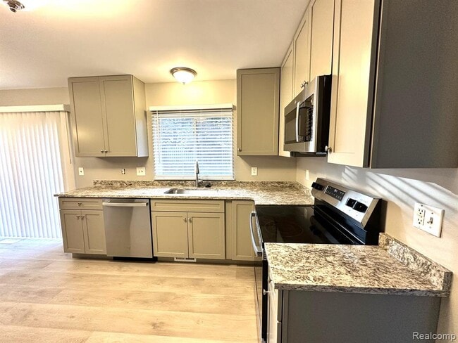 Building Photo - 2609 Huntington Dr