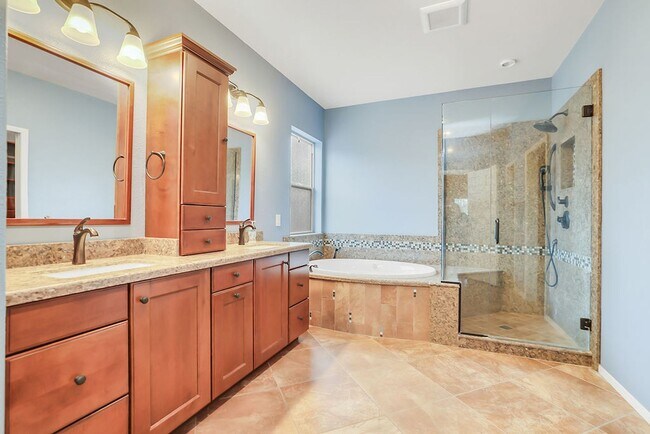 Building Photo - Beautiful Chandler home with pool!