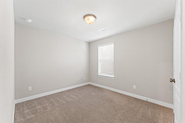Building Photo - 415 Northern Pike Dr