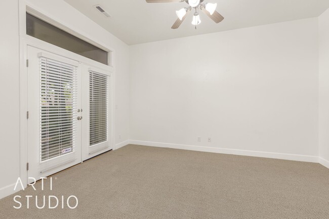 Building Photo - 4 Bedroom. 2/5 Bathroom Home in Meadow Val...