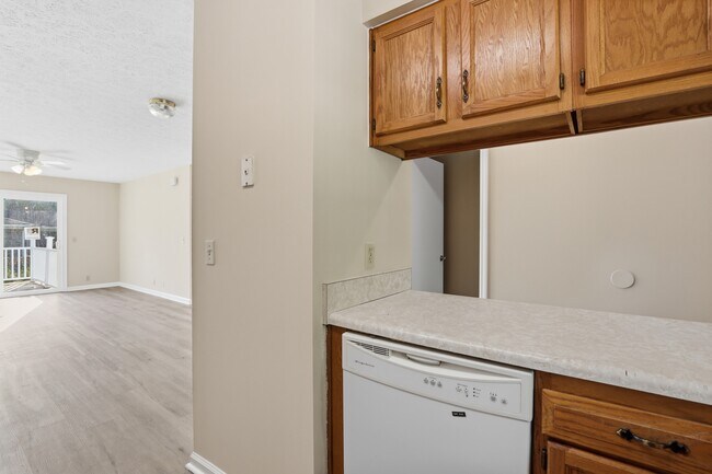 Building Photo - Ash St Ex