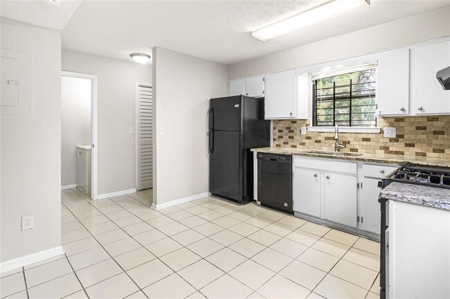 Building Photo - 1185 Oak Villas Ct NW