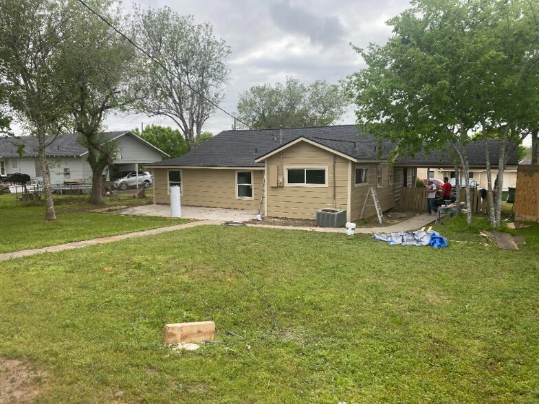 Building Photo - 205 Lackey St