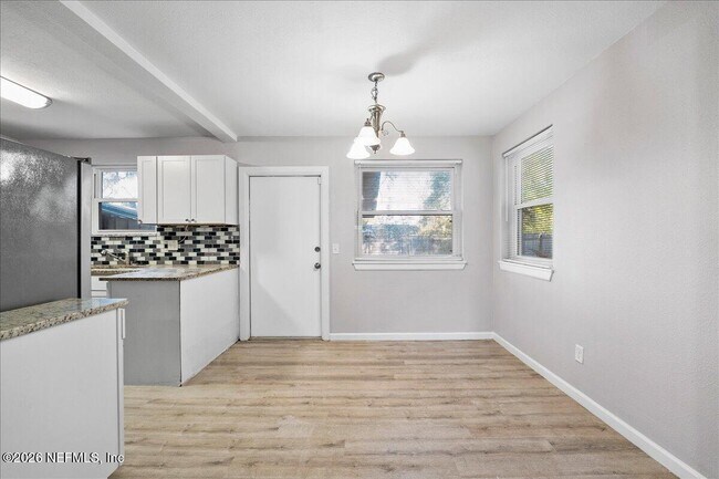 Building Photo - 5395 Poppy Dr