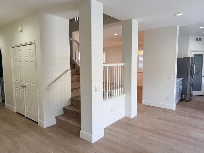 Building Photo - Amazing 5 bedroom home for rent in North Fontana