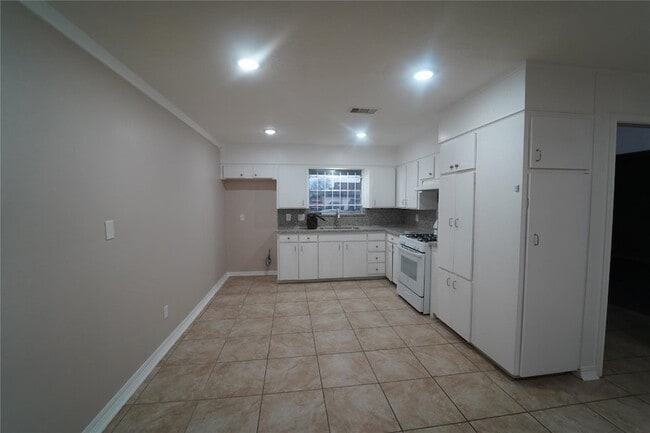 Building Photo - 5110 Michael Dr