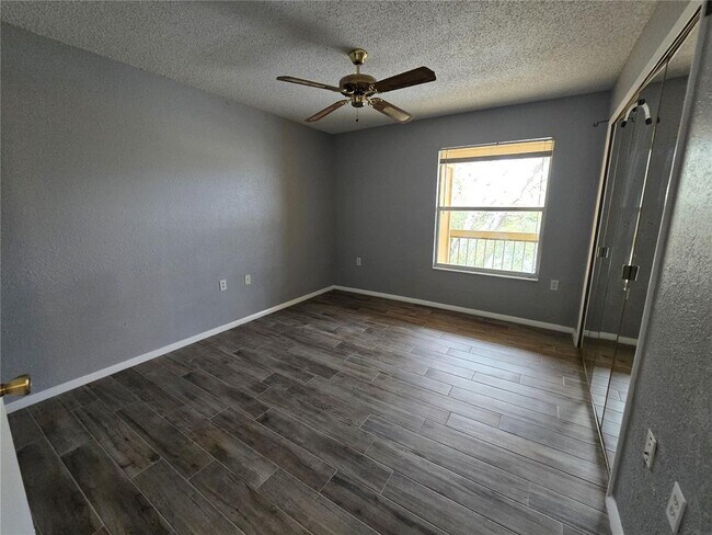 Building Photo - 5267 Images Cir
