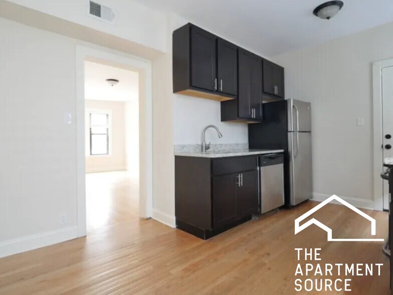 Building Photo - 4038 N Ashland Ave