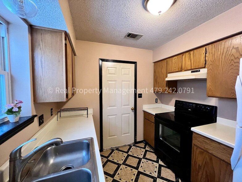 Building Photo - 51 Grand Brook Dr