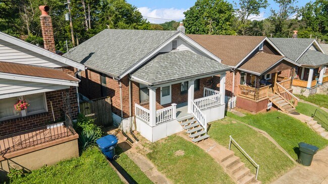 Building Photo - Dutchtown 2 bed 1 bath Single-Family for R...