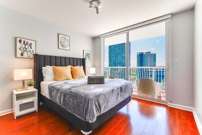 Building Photo - 1 SE 12th St