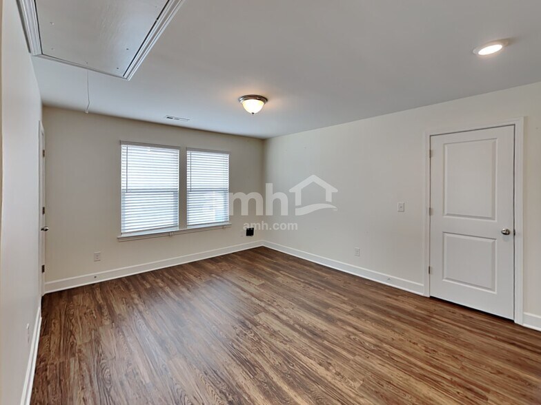 Building Photo - 5071 Trailwater Dr