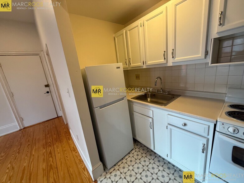 Building Photo - 672 Tremont St