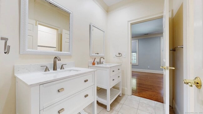 Building Photo - 59 Crescent Rd