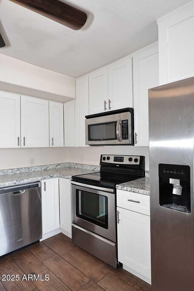 Building Photo - 532 W 9th St
