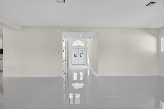 Building Photo - 15120 Wildwood Cir