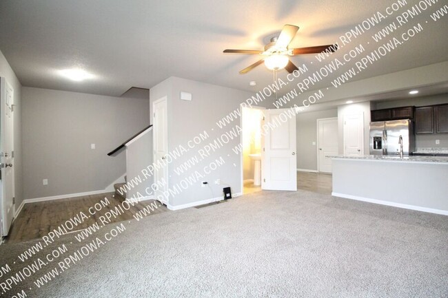 Building Photo - OVER 2000+ SQ FT!!! 3 Bedroom, 2.5 Bath To...