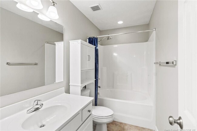 Building Photo - 132 Cedar Ln