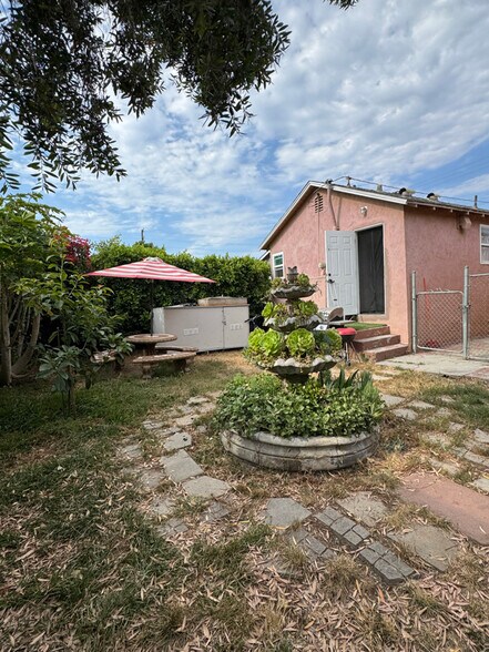 Building Photo - 7921 Morton Ave