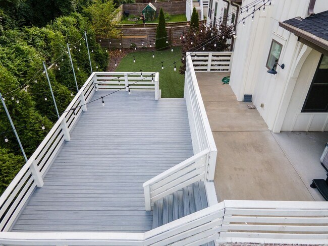 Building Photo - **LIKE-NEW, HIGH-END EXECUTIVE HOME WITH INCREDIBLE OUTDOOR ENTERTAINING IN IDEAL LOCATION**