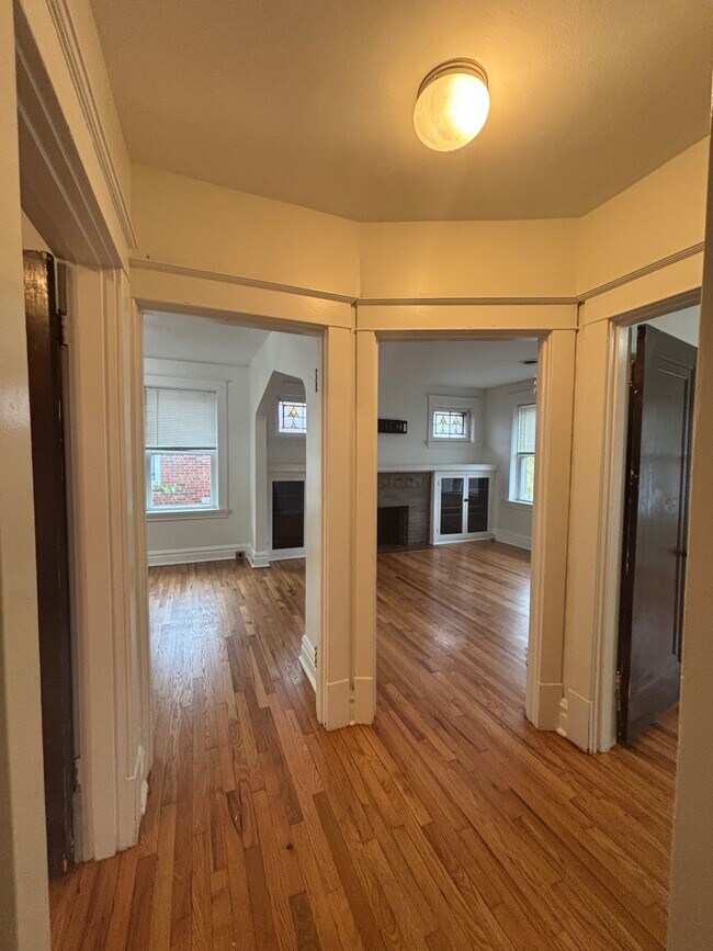 Building Photo - 5054 Winona Ave