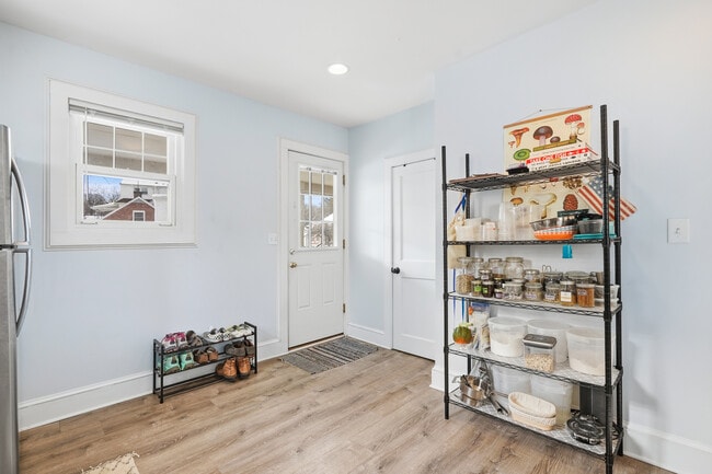 Building Photo - 84 Pemberwick Rd