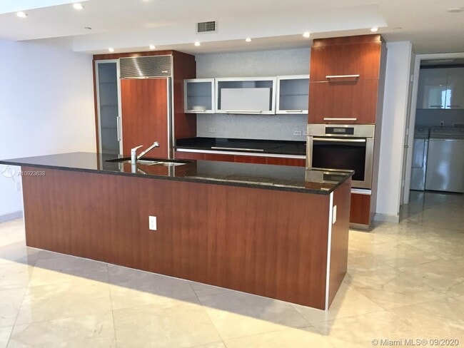 Building Photo - 17201 Collins Ave