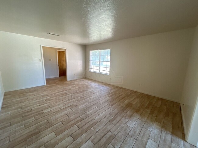 Building Photo - 2401 Mather Dr