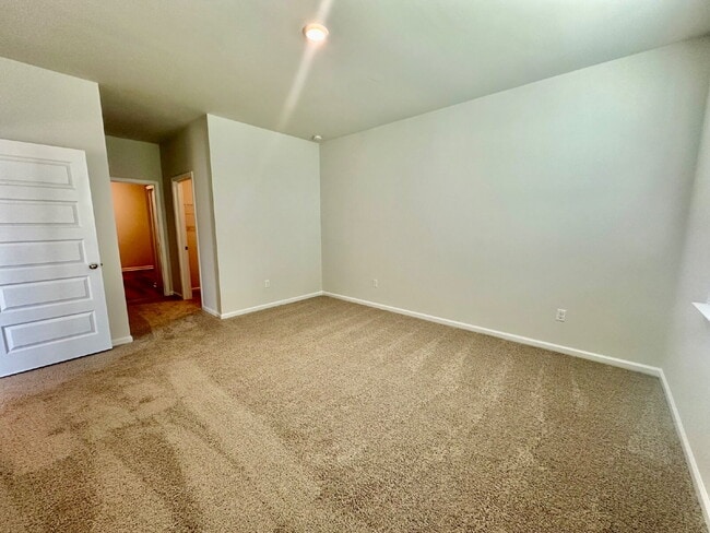 Building Photo - Three Bedroom Single Level Home in the Retreat at East Argent!