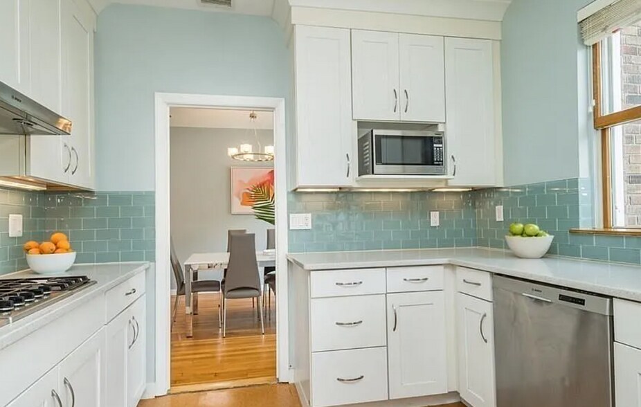 Building Photo - 327 Saint Paul St