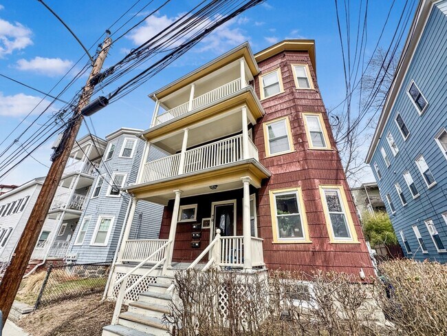 Building Photo - 70 Line St