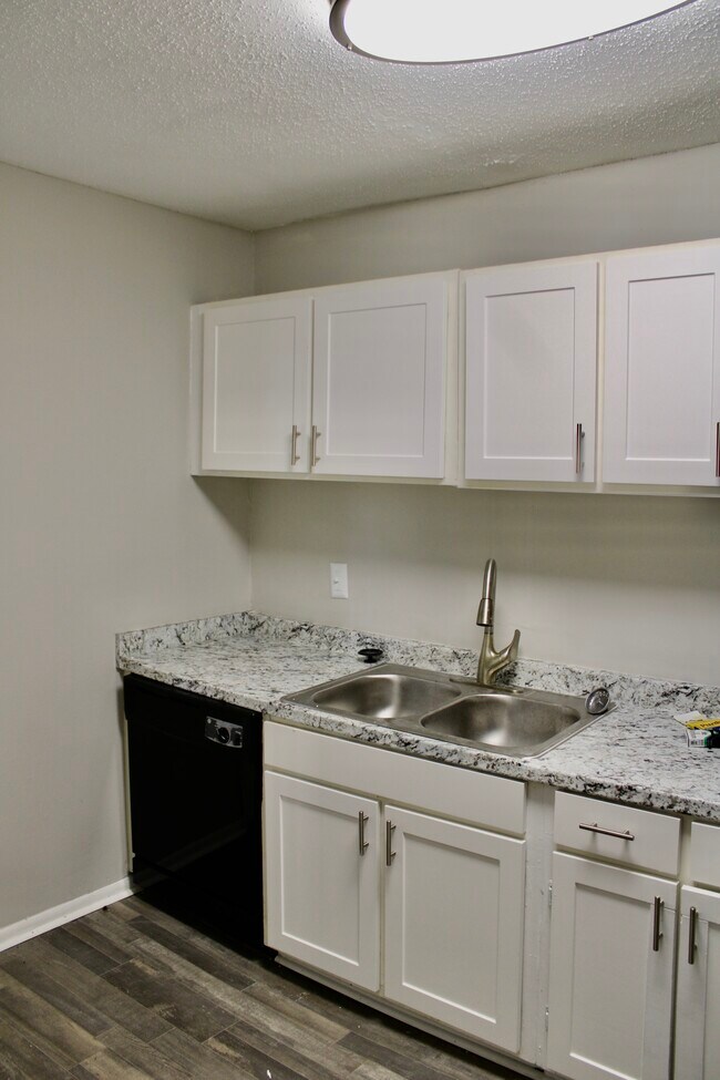 Building Photo - Green Meadows Apartments